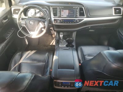 Zdjęcie 8 z 13 samochodu: 2015 TOYOTA HIGHLANDER XLE VIN:5TDJKRFH3FS141182 - miniatura