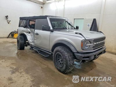 Czwarte zdjęcie samochodu z boku: 2021 FORD BRONCO BASE VIN:1FMEE5DH6MLA61356 - miniatura