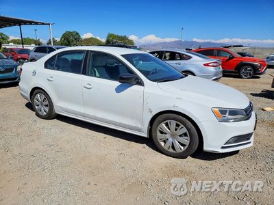 Czwarte zdjęcie samochodu z boku: 2015 VOLKSWAGEN JETTA SE VIN:3VWD17AJ8FM211478 - miniatura