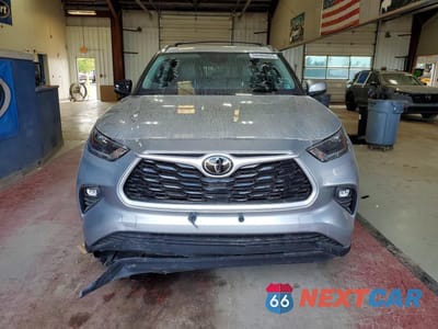 Piąte zdjęcie samochodu w środku: 2021 TOYOTA HIGHLANDER XLE VIN:5TDGZRBH3MS069554 - miniatura