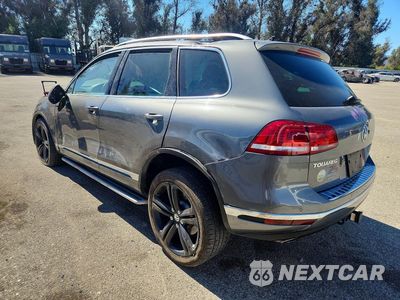Drugie zdjęcie samochodu z przodu: 2017 VOLKSWAGEN TOUAREG EXECUTIVE VIN:WVGGF7BPXHD006713 - miniatura