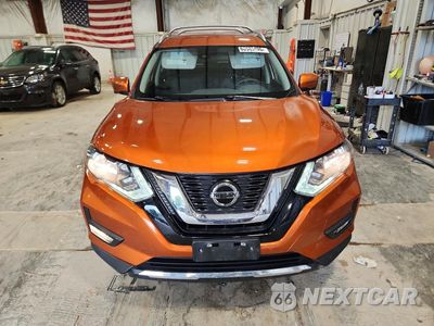 Piąte zdjęcie samochodu w środku: 2019 NISSAN ROGUE SV VIN:5N1AT2MV3KC746436 - miniatura