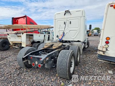 Trzecie zdjęcie samochodu z tyłu: 2020 FREIGHTLINER CASCADIA 113 SEMI TRUCK VIN:3AKJGHDV8LDLN6494 - miniatura