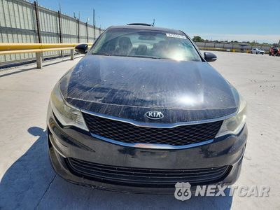 Piąte zdjęcie samochodu w środku: 2017 KIA OPTIMA LX VIN:5XXGT4L3XHG125908 - miniatura