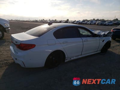 Trzecie zdjęcie samochodu z tyłu: 2018 BMW M5 VIN:WBSJF0C53JB283924 - miniatura