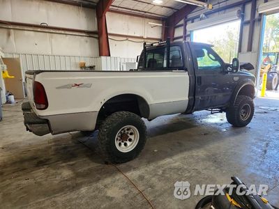 Trzecie zdjęcie samochodu z tyłu: 2003 FORD F250 SUPER DUTY VIN:1FTNF21L13ED36742 - miniatura