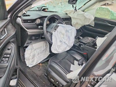 Zdjęcie 8 z 13 samochodu: 2023 JEEP GRAND CHEROKEE L LIMITED VIN:1C4RJKBG8P8878958 - miniatura