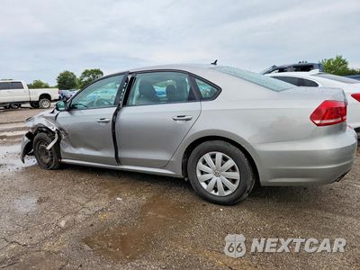 Drugie zdjęcie samochodu z przodu: 2013 VOLKSWAGEN PASSAT S VIN:1VWAP7A38DC031631 - miniatura