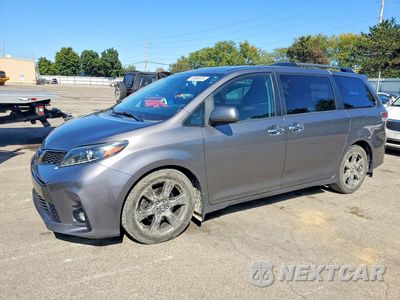 2018 TOYOTA SIENNA SE 8-PASSENGER 5TDXZ3DC8JS949742 - główne zdjęcie licytacji z USA - miniatura