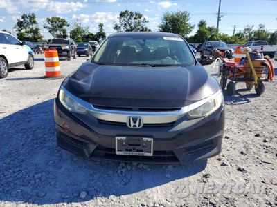 Piąte zdjęcie samochodu w środku: 2017 HONDA CIVIC LX VIN:19XFC2F59HE043237 - miniatura