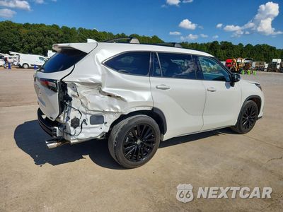 Trzecie zdjęcie samochodu z tyłu: 2024 TOYOTA HIGHLANDER XSE VIN:5TDKDRAH2RS538800 - miniatura