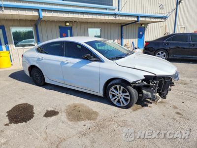 Czwarte zdjęcie samochodu z boku: 2015 CHRYSLER 200 LIMITED VIN:1C3CCCAB9FN677599 - miniatura