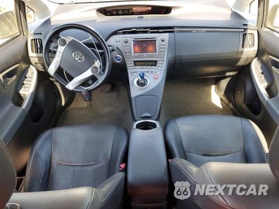 Zdjęcie 8 z 12 samochodu: 2013 TOYOTA PRIUS FOUR VIN:JTDKN3DU6D5700137 - miniatura