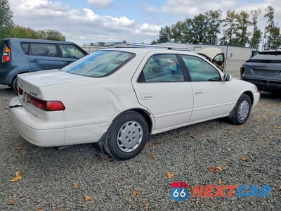Trzecie zdjęcie samochodu z tyłu: 1999 TOYOTA CAMRY LE VIN:4T1BG22K6XU391670 - miniatura