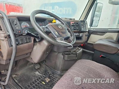 Zdjęcie 8 z 12 samochodu: 2018 VOLVO VNL SEMI TRUCK VIN:4V4N39TG3JN892439 - miniatura