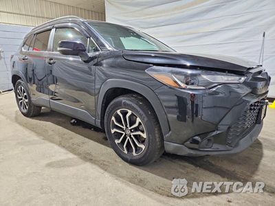 Czwarte zdjęcie samochodu z boku: 2023 TOYOTA COROLLA CROSS HYBRID SE VIN:7MUFBABG9PV003951 - miniatura