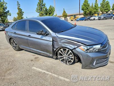 Czwarte zdjęcie samochodu z boku: 2024 VOLKSWAGEN JETTA SPORT VIN:3VWBM7BU3RM009515 - miniatura