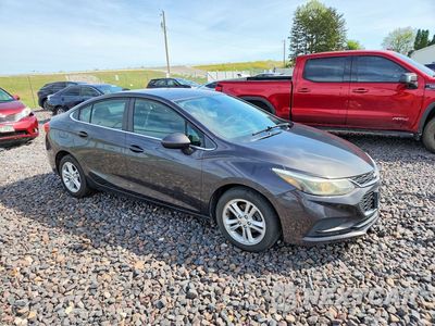 Czwarte zdjęcie samochodu z boku: 2017 CHEVROLET CRUZE LT VIN:1G1BE5SM3H7237388 - miniatura