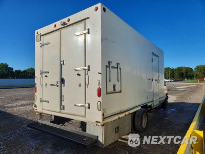 Trzecie zdjęcie samochodu z tyłu: 2005 FORD E450 BOX TRUCK VIN:1FDXE45P25HB44165 - miniatura