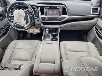 Zdjęcie 8 z 14 samochodu: 2017 TOYOTA HIGHLANDER LIMITED VIN:5TDDZRFH0HS483359 - miniatura