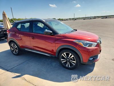 Czwarte zdjęcie samochodu z boku: 2019 NISSAN KICKS SR VIN:3N1CP5CU3KL480029 - miniatura