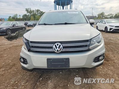Piąte zdjęcie samochodu w środku: 2012 VOLKSWAGEN TIGUAN S VIN:WVGAV7AX4CW511217 - miniatura