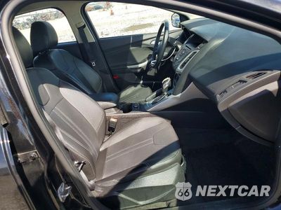Piąte zdjęcie samochodu w środku: 2014 FORD FOCUS SE VIN:1FADP3K2XEL347876 - miniatura