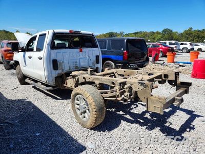 Drugie zdjęcie samochodu z przodu: 2015 CHEVROLET SILVERADO K2500 HEAVY DUTY VIN:1GB2KUEG6FZ131197 - miniatura