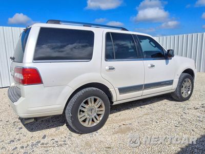 Trzecie zdjęcie samochodu z tyłu: 2011 LINCOLN NAVIGATOR VIN:5LMJJ2H56BEJ04536 - miniatura