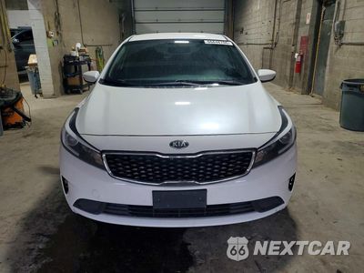 Piąte zdjęcie samochodu w środku: 2018 KIA FORTE LX VIN:3KPFL4A74JE239239 - miniatura