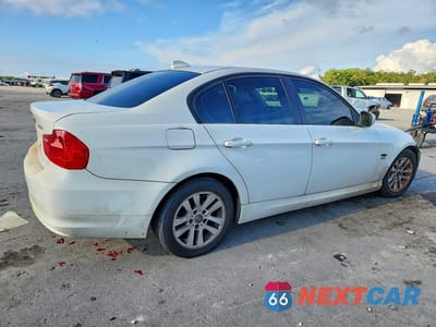 Trzecie zdjęcie samochodu z tyłu: 2010 BMW 328 XI SULEV VIN:WBAPK5C54AA648737 - miniatura