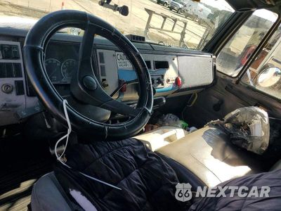 Zdjęcie 8 z 13 samochodu: 2003 FREIGHTLINER FL60 BOX TRUCK VIN:1FVABPCTX3HM01613 - miniatura