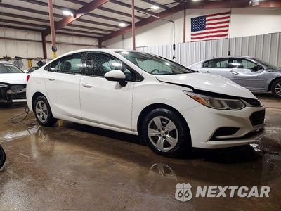Czwarte zdjęcie samochodu z boku: 2018 CHEVROLET CRUZE LS VIN:1G1BB5SMXJ7129896 - miniatura