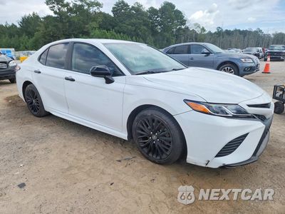 Czwarte zdjęcie samochodu z boku: 2020 TOYOTA CAMRY SE NIGHTSHADE VIN:4T1G11AKXLU315639 - miniatura