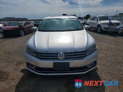 Piąte zdjęcie samochodu w środku: 2017 VOLKSWAGEN PASSAT SE VIN:1VWGT7A30HC055093 - miniatura