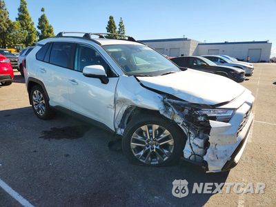 Czwarte zdjęcie samochodu z boku: 2025 TOYOTA RAV4 XLE PREMIUM VIN:2T3C1RFV6SW440319 - miniatura