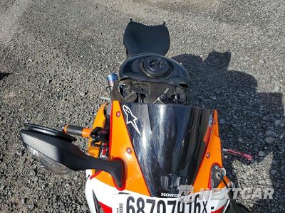 Piąte zdjęcie samochodu w środku: 2015 HONDA CBR1000 SP VIN:JH2SC59M8FK700016 - miniatura