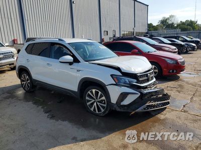 Czwarte zdjęcie samochodu z boku: 2023 VOLKSWAGEN TAOS SE VIN:3VVSX7B26PM330567 - miniatura