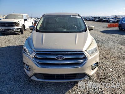Piąte zdjęcie samochodu w środku: 2017 FORD ESCAPE SE VIN:1FMCU9GD2HUF05469 - miniatura