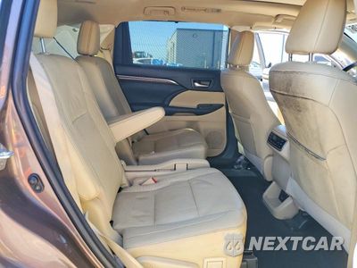 Zdjęcie 11 z 13 samochodu: 2018 TOYOTA HIGHLANDER LIMITED PLATINUM VIN:5TDDZRFHXJS853805 - miniatura
