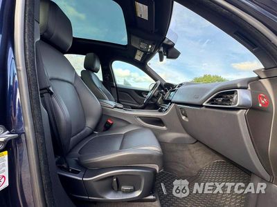 Piąte zdjęcie samochodu w środku: 2017 JAGUAR F-PACE PREMIUM VIN:SADCJ2BV1HA884653 - miniatura