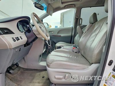 Zdjęcie 7 z 13 samochodu: 2014 TOYOTA SIENNA XLE 8-PASSENGER VIN:5TDYK3DC0ES520707 - miniatura