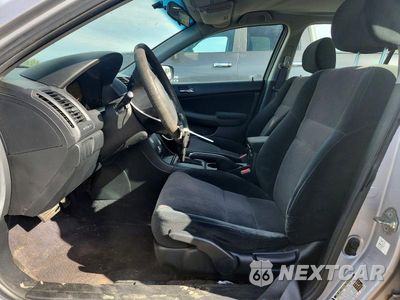 Zdjęcie 7 z 13 samochodu: 2004 HONDA ACCORD LX VIN:1HGCM56334A031924 - miniatura