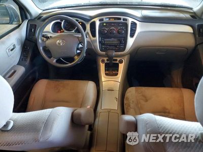 Zdjęcie 8 z 14 samochodu: 2005 TOYOTA HIGHLANDER BASE VIN:JTEGP21AX50074994 - miniatura