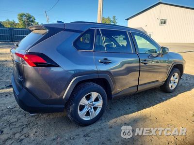 Trzecie zdjęcie samochodu z tyłu: 2021 TOYOTA RAV4 XLE VIN:4T3RWRFVXMU049852 - miniatura