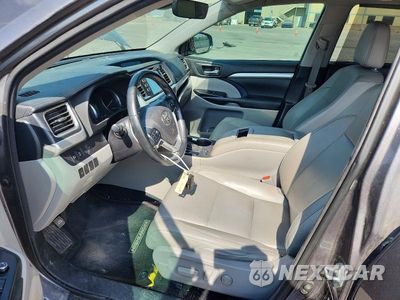 Zdjęcie 7 z 13 samochodu: 2017 TOYOTA HIGHLANDER XLE VIN:5TDKZRFH1HS511029 - miniatura