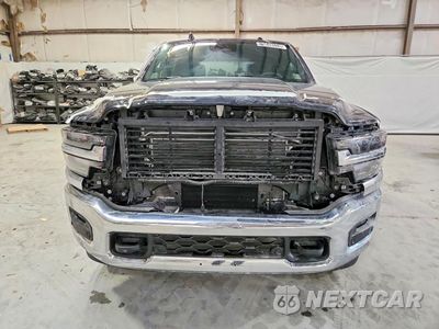 Piąte zdjęcie samochodu w środku: 2026 RAM 2500 BIG HORN VIN:3C6UR5DJ8TG198874 - miniatura