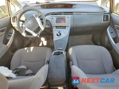 Zdjęcie 8 z 13 samochodu: 2015 TOYOTA PRIUS THREE VIN:JTDKN3DU3F1865282 - miniatura