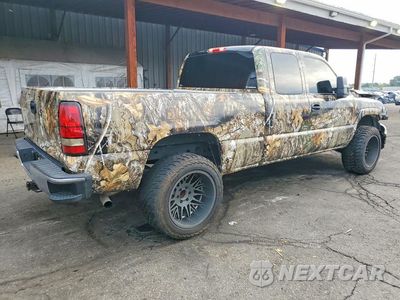 Trzecie zdjęcie samochodu z tyłu: 2005 GMC NEW SIERRA K1500 VIN:2GTEK19B051285305 - miniatura