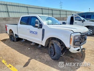 Czwarte zdjęcie samochodu z boku: 2023 FORD F250 SUPER DUTY VIN:1FT8W2BN2PEC14426 - miniatura
